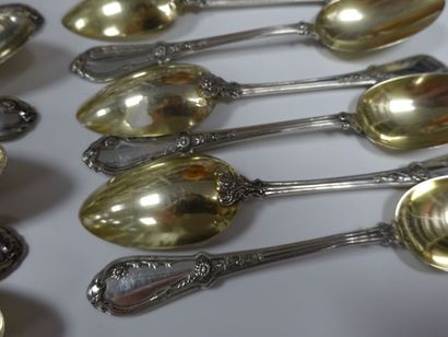 Série de douze cuillères à thé en argent...