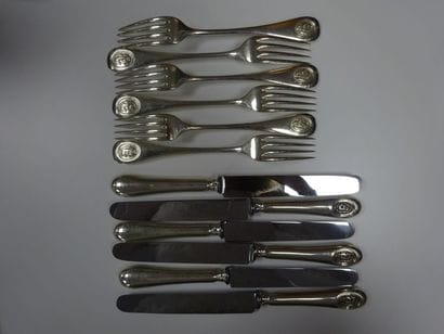 Ensemble de:- six fourchettes de table en...