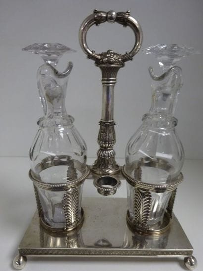 Paris (1819-1838)
Monture d'huilier en argent...