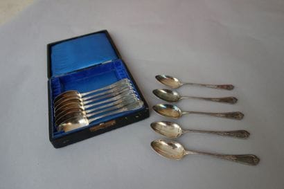 Caron
Douze petites cuillères en argent (925),...