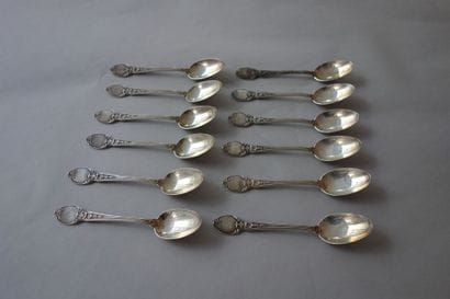 CHRISTOFLE
Douze petites cuillères en argent...