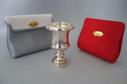 CHRISTIAN DIOR
Petit vase Médicis en métal...