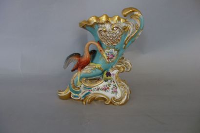 PARIS
Vase de mariée. En porcelaine blanche...