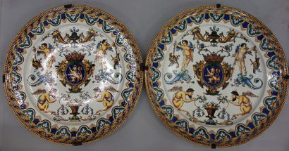 GIEN
Paire de deux grands plats ronds décoratifs...