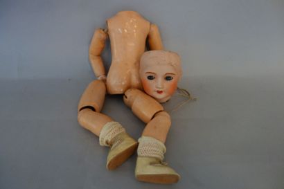Poupée tête en porcelaine, 