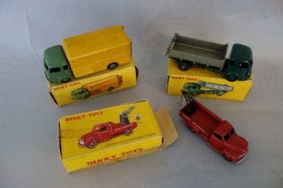 DINKY TOYS France
Lot: - Fourgon Simca 