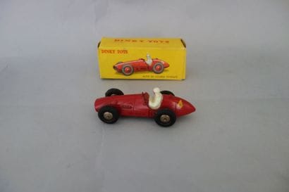DINKY TOYS France
Auto de course Ferrari,...