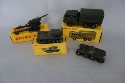 DINKY TOYS France
Lot: - Char A. M. X. 13...