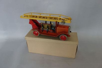 JEP
Voiture de pompiers mécanique en tôle...