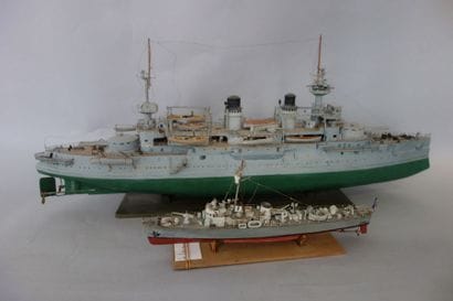Lot de deux maquettes de bateau. 