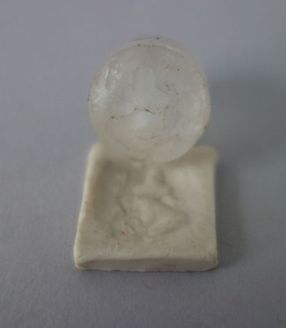 Cachet pendentif ovale. Portrait d'homme...