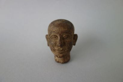 Tête d'une statuette. Bois. Égypte, Nouvel...