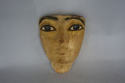 Masque-portrait funéraire. Bois stuqué et...
