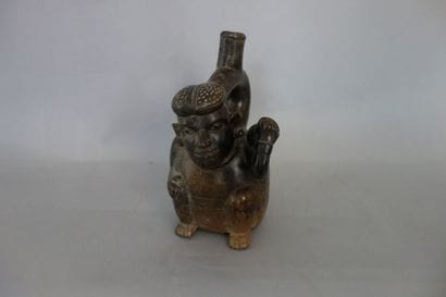 Vase à anse en étrier en forme de personnage...