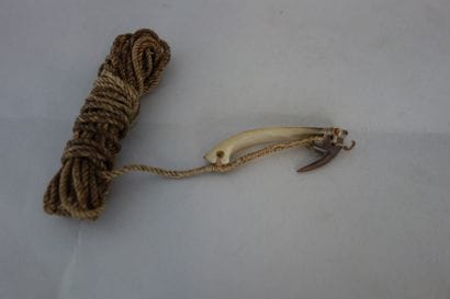Hameçon à bonite. Crochet en nacre marine...