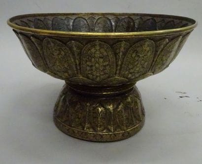 Grande coupe sur piédouche, Inde moghole,...