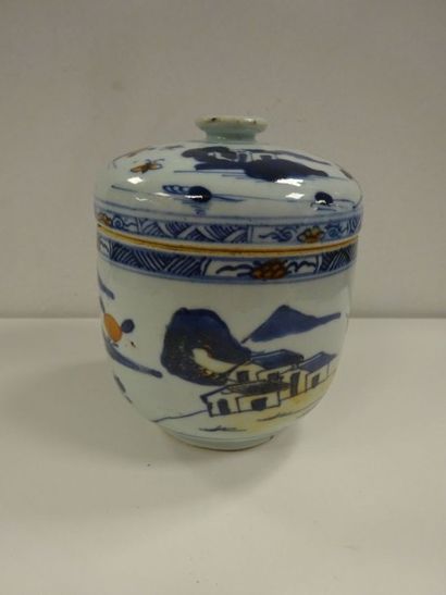 Pot à couvercle en porcelaine à décor en...