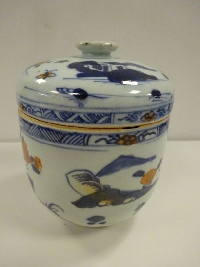 Pot à couvercle en porcelaine à décor en...