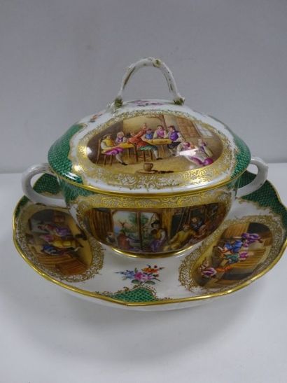 MEISSEN
Bouillon avec son présentoir en porcelaine...