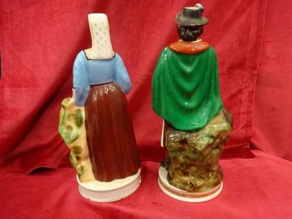 Deux bouteilles Homme et Femme en porcelaine...
