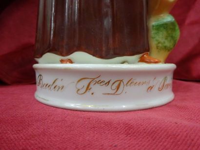 Deux bouteilles Homme et Femme en porcelaine...