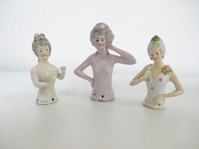 Lot de trois demi-figures en porcelaine....