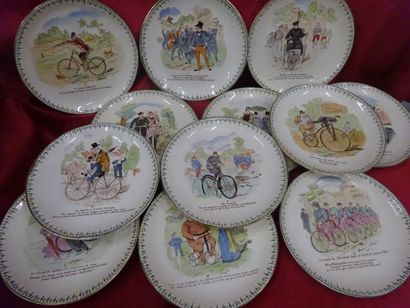 CHOISY LE ROI
Suite de douze petites assiettes...