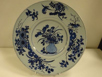 DELFT
Plat circulaire en faïence à décor...