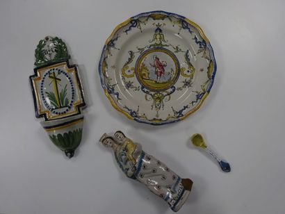 Lot de faïence émaillée polychrome comprenant:
-...