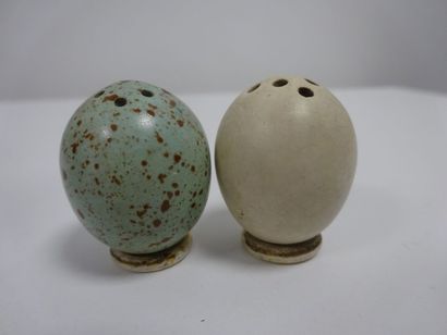 Petit vase ovoïde en céramique émaillée bleu...