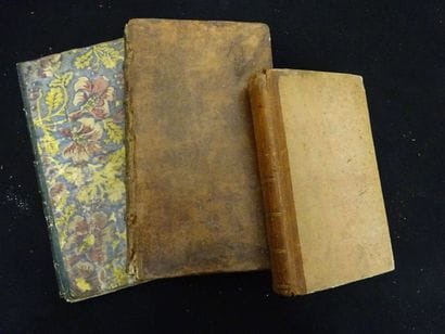 Lot de 3 volumes brochés ou reliés: - M....