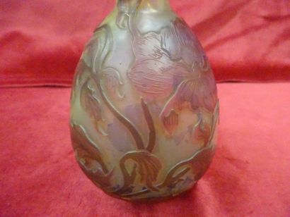 DEVEZ
Vase soliflore à panse piriforme, sur...