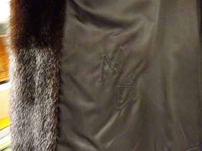 R. IMAR
Manteau de vison noir. Usures.