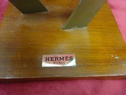 HERMES Paris
Présentoir de vitrine en métal...