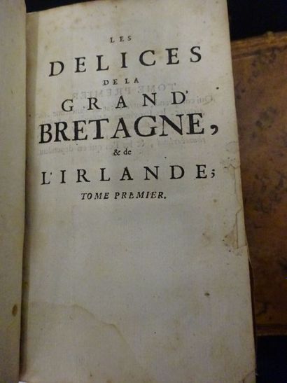 Lot de cinq volumes reliés ou brochés: -...