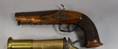 Pistolet à silex, modifié à percussion. Platine...