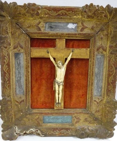 Christ en ivoire. XIXème siècle. Dans un...