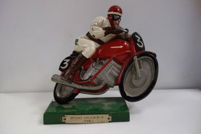 D'après MARDINI
Trophée représentant un motard...
