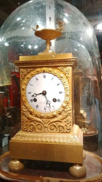 Pendule borne en bronze doré en forme de...