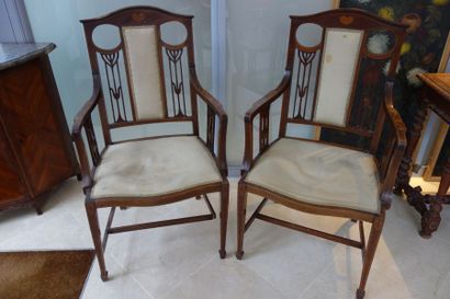 Paire de fauteuils en acajou, marqueterie...