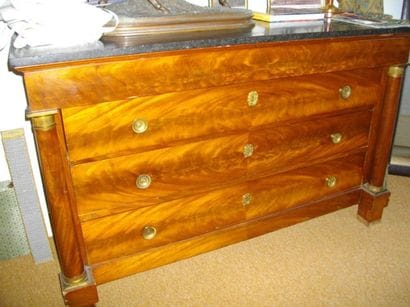Commode en bois et bois de placage ouvrant...