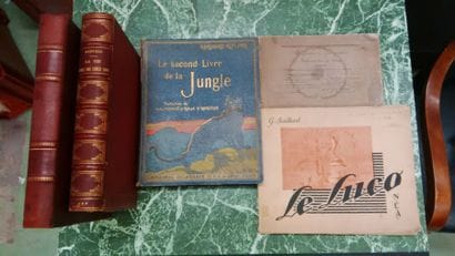 Lot de cinq volumes reliés ou brochés: -...