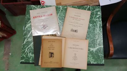 Lot de cinq volumes reliés ou brochés: -...