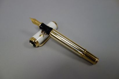 MONT BLANC
Stylo plume en métal doré et porcelaine...