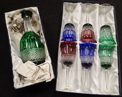 Service de 6 verres à vin en cristal coloré...