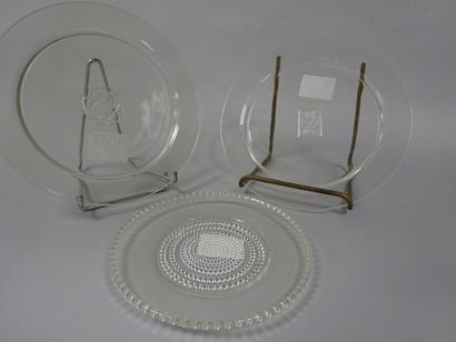 RENE LALIQUE (1860-1945)
Assiette à dessert...