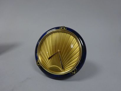 CARTIER
Pendule de voyage, lunette émaillée...