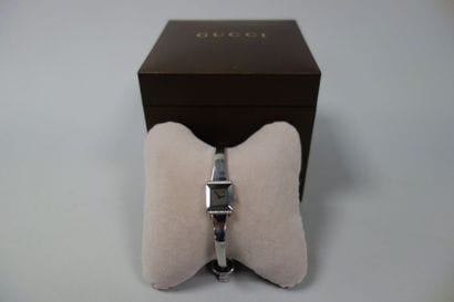 GUCCI
Montre bracelet de dame en acier, le...