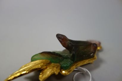 DAUM
Broche découpée en métal doré et pâte...