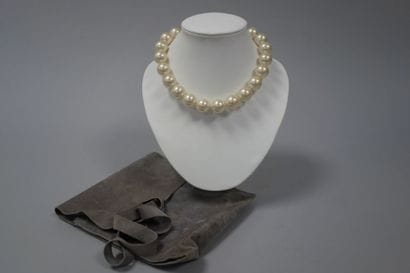 CHRISTIAN DIOR
Collier ras de cou en perles...